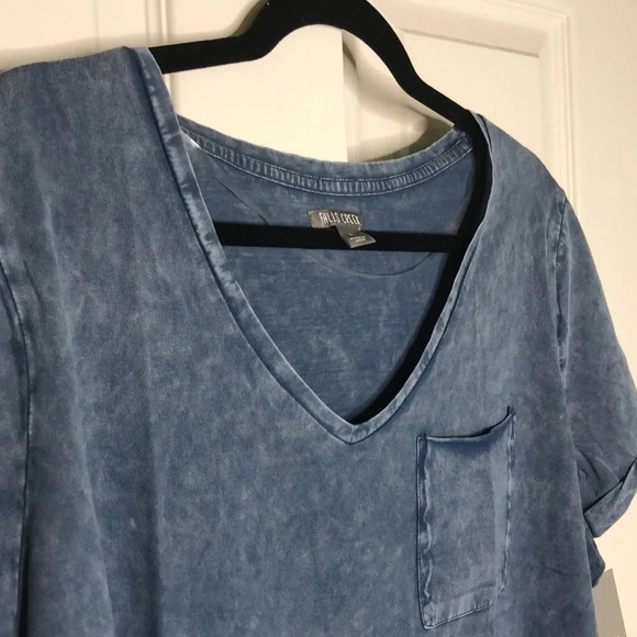 FALLS CREEK Cotton V-Neck Pocket Tee - Picture 2 of 6